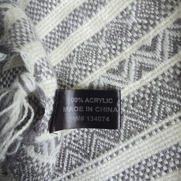 Cream and Gray Patterned Fringe Shawl Size OS - Picture 10 of 11